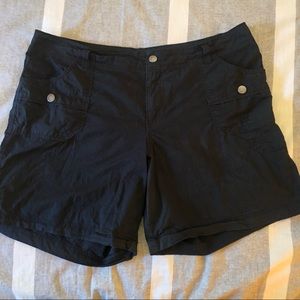 Women’s Black plus size cargo short